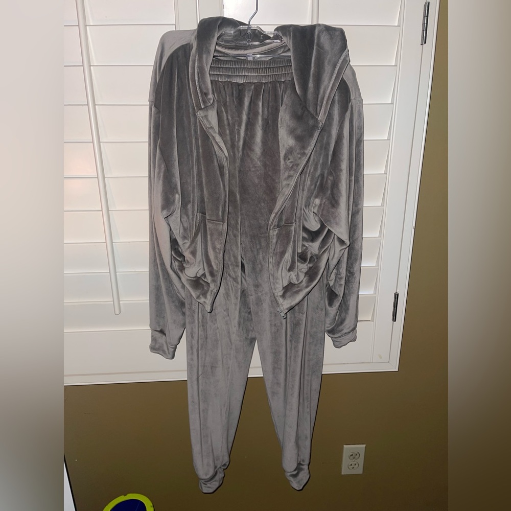 Skims Velour Jogger Set- XL